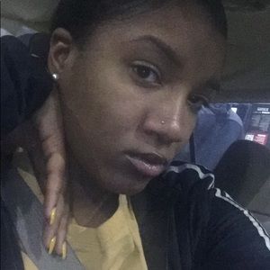 Meet your Posher, Alexis